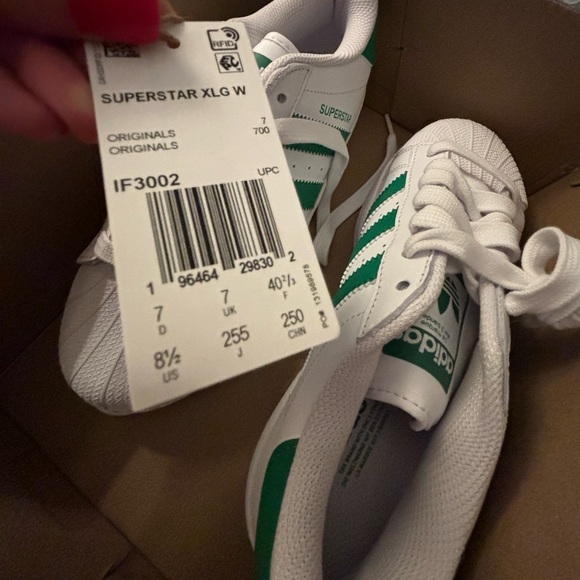 BNWT Adidas Superstar XLG women Shoes – Size 8.5 US – White & Green - Picture 11 of 16